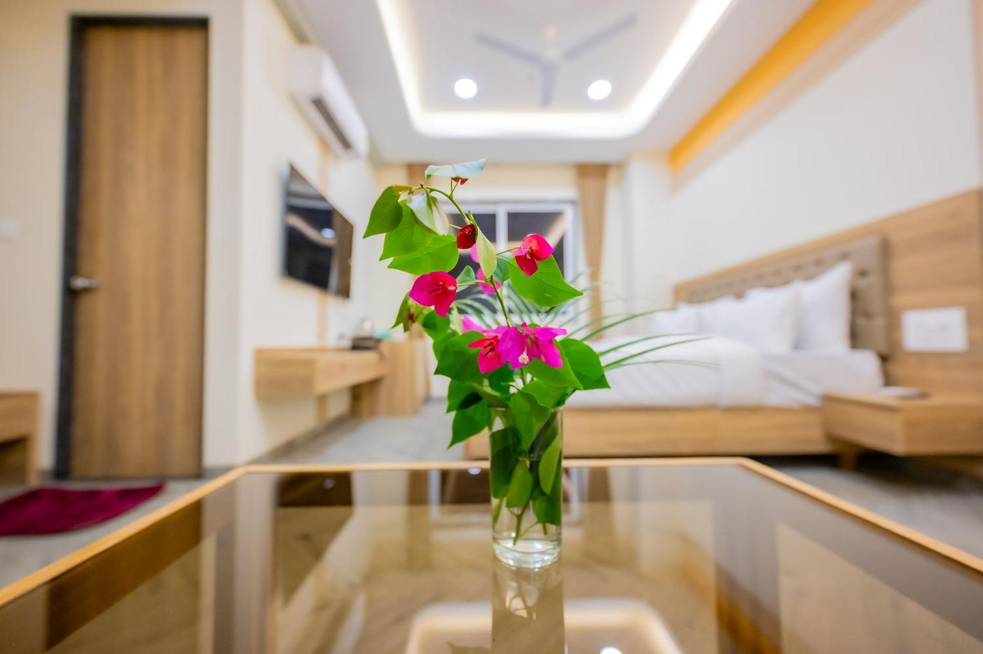Lotus Leaf Hotel Pali  Buitenkant foto